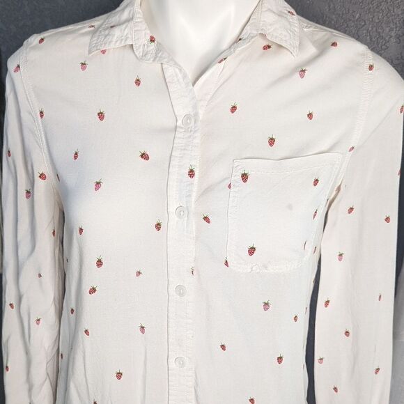 Beachlunchlounge Strawberry Button Down Shirt - Picture 4 of 9